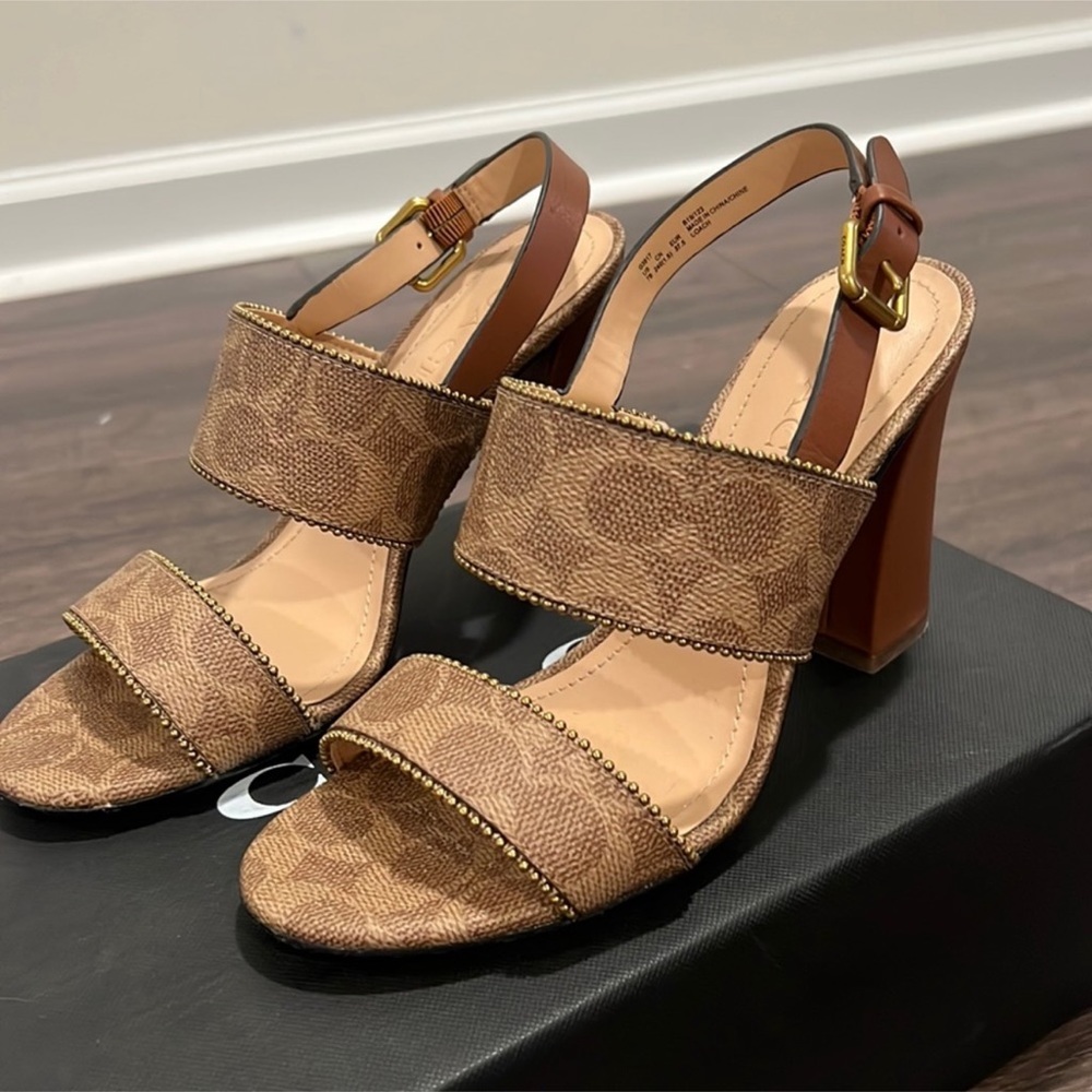 COPY - Coach heels Monogram